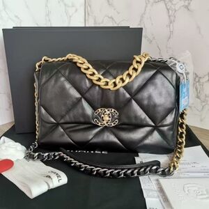 Chanel 19 Medium in Quilted Shiny Calfskin